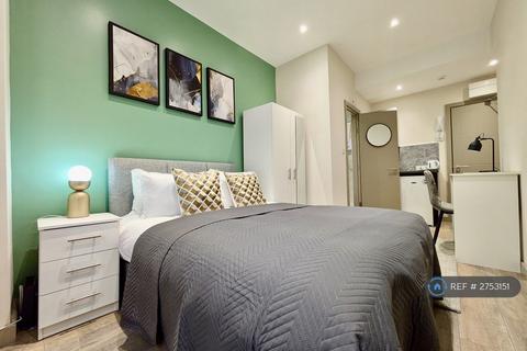 Studio to rent, London, London, SW11