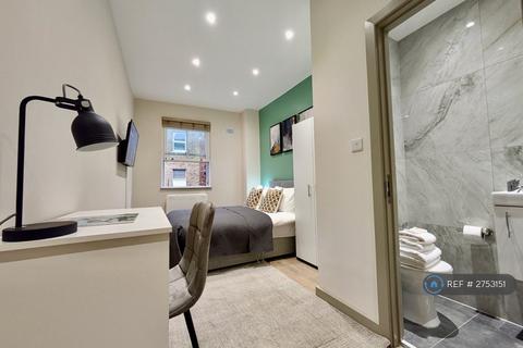 Studio to rent, London, London, SW11