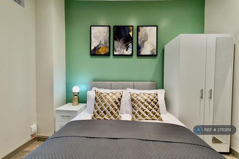 Studio to rent, London, London, SW11