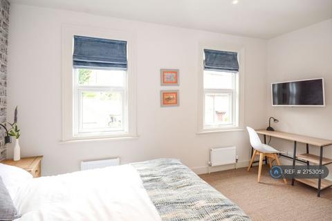 undefined, Field Road, Reading, RG1