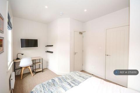 undefined, Field Road, Reading, RG1