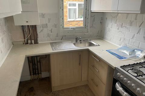 3 bedroom flat to rent, Beaconsfield Road, Willesden London NW10