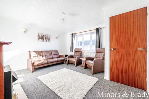 3 bedroom semi-detached house to rent, Lindford Drive, Norwich