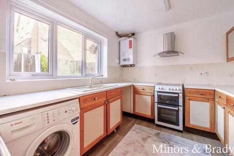 3 bedroom semi-detached house to rent, Lindford Drive, Norwich