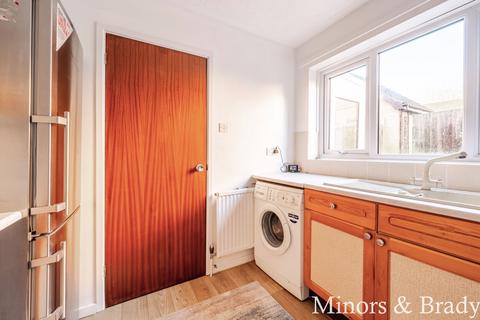 3 bedroom semi-detached house to rent, Lindford Drive, Norwich