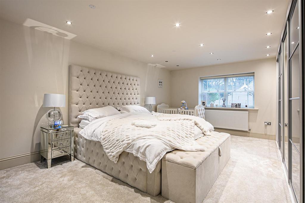 Principal bedroom