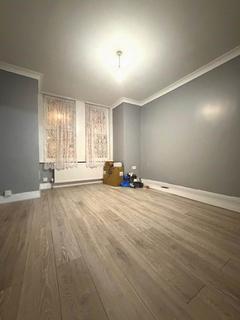 2 bedroom flat to rent, Fulbourne Road, Walthamstow, E17