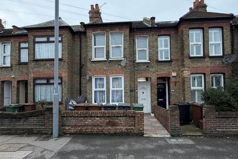 2 bedroom flat to rent, Fulbourne Road, Walthamstow, E17