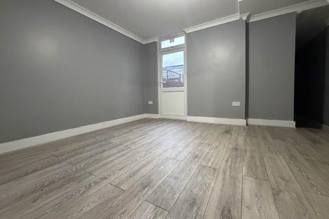 2 bedroom flat to rent, Fulbourne Road, Walthamstow, E17
