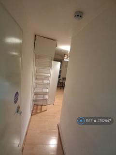 Studio to rent, Leigham Vale, London, SW16