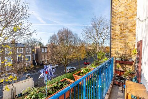 2 bedroom flat for sale, Kingsgate Estate, Tottenham Road, London N1