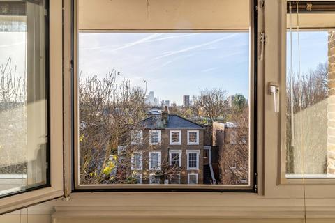 2 bedroom flat for sale, Kingsgate Estate, Tottenham Road, London N1