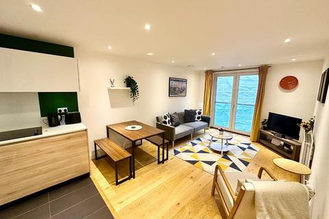 1 bedroom flat for sale, Devizes Street, London N1