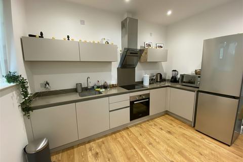 2 bedroom flat to rent, Oxford Road, Denham, UB9
