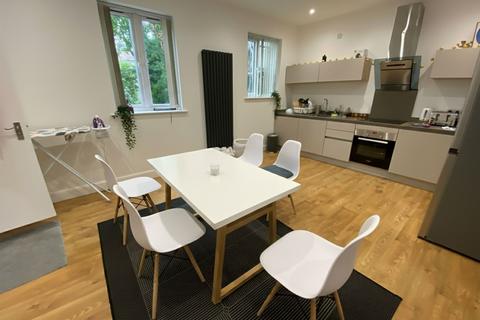 2 bedroom flat to rent, Oxford Road, Denham, UB9