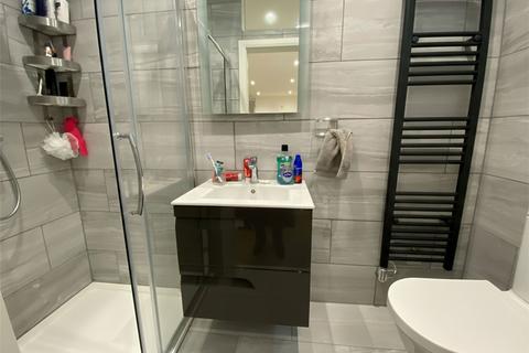 2 bedroom flat to rent, Oxford Road, Denham, UB9