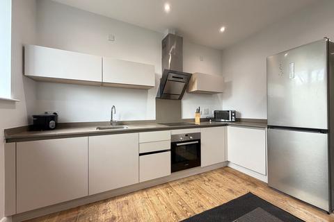 2 bedroom flat to rent, Oxford Road, Denham, UB9