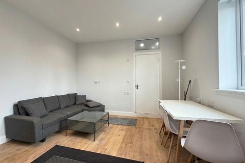 2 bedroom flat to rent, Oxford Road, Denham, UB9