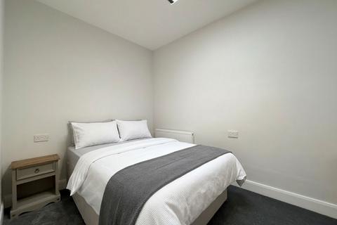 2 bedroom flat to rent, Oxford Road, Denham, UB9