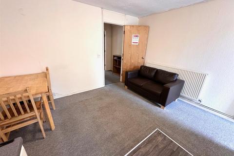 3 bedroom terraced house to rent, Heritage Close, Uxbridge,