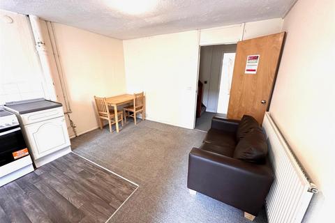 3 bedroom terraced house to rent, Heritage Close, Uxbridge,