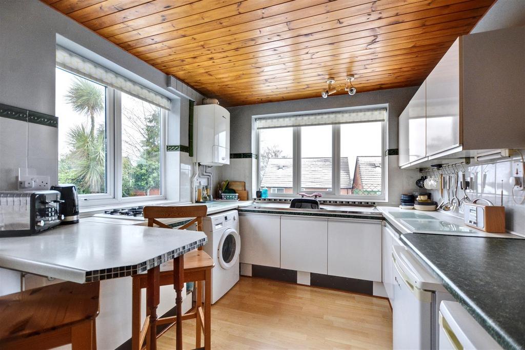 Kitchen 1.jpeg
