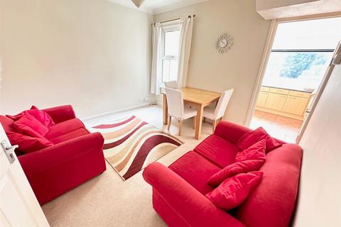 3 bedroom terraced house to rent, Bridge Road, Uxbridge