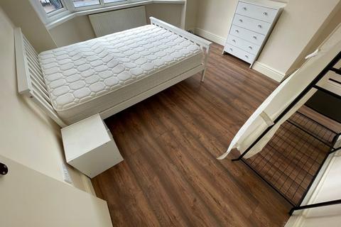 3 bedroom end of terrace house to rent, Luton LU4
