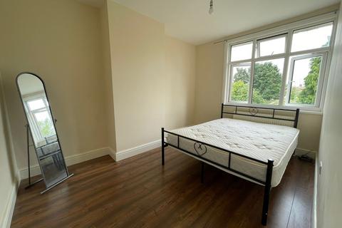 3 bedroom end of terrace house to rent, Luton LU4