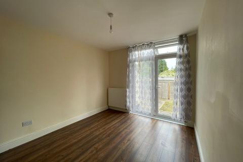 3 bedroom end of terrace house to rent, Luton LU4