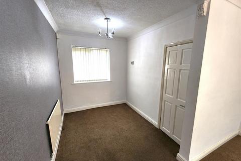 2 bedroom semi-detached house to rent, Park Road, Westhoughton, Bolton