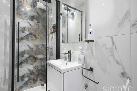 Studio to rent, Windsor Avenue, Hillingdon, Middlesex