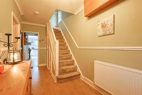 4 bedroom semi-detached house for sale, Broadlands Road, Hockley SS5