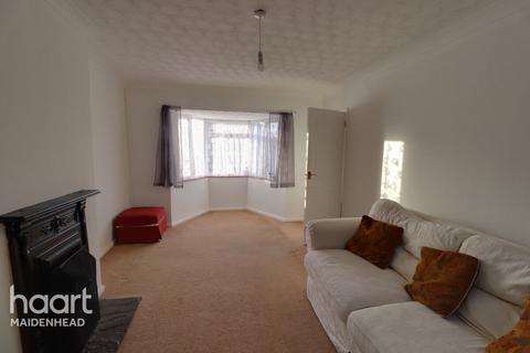 4 bedroom semi-detached house to rent, Fairfield Avenue, SLOUGH