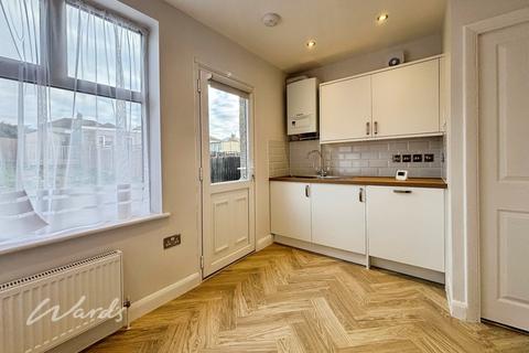 3 bedroom semi-detached house to rent, Yorkland Avenue Welling DA16