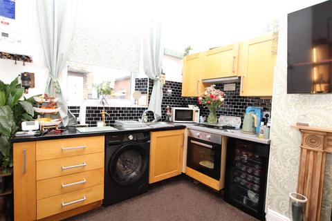 1 bedroom townhouse to rent, Alice Street, Cleckheaton