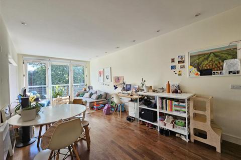 2 bedroom apartment to rent, Crouch End Hill, London