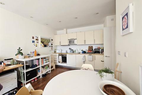 2 bedroom apartment to rent, Crouch End Hill, London