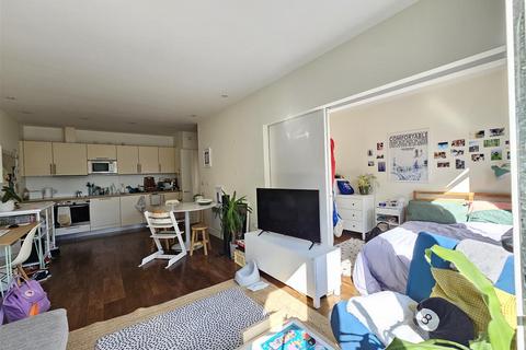 2 bedroom apartment to rent, Crouch End Hill, London