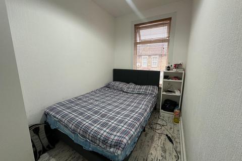 3 bedroom terraced house for sale, Humberstone Road, London