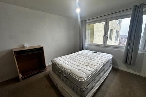 3 bedroom flat for sale, Sandown Court Preston PR1 3UQ