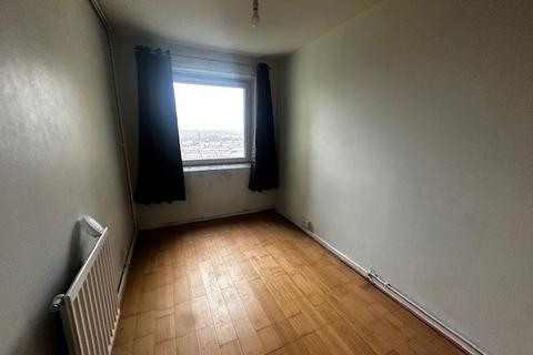 3 bedroom flat for sale, Sandown Court Preston PR1 3UQ