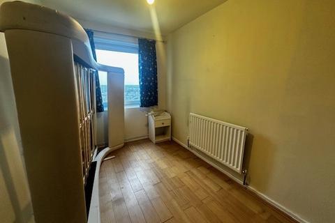 3 bedroom flat for sale, Sandown Court Preston PR1 3UQ