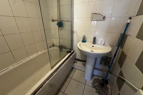 3 bedroom flat for sale, Sandown Court Preston PR1 3UQ