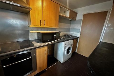3 bedroom flat for sale, Sandown Court Preston PR1 3UQ