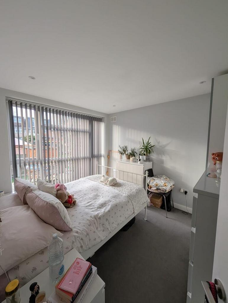 30 B Milford Gardens Bedroom.jpg