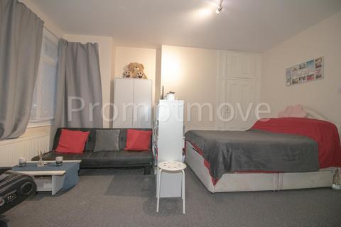 Studio to rent, Russell Rise Luton LU1 5ET