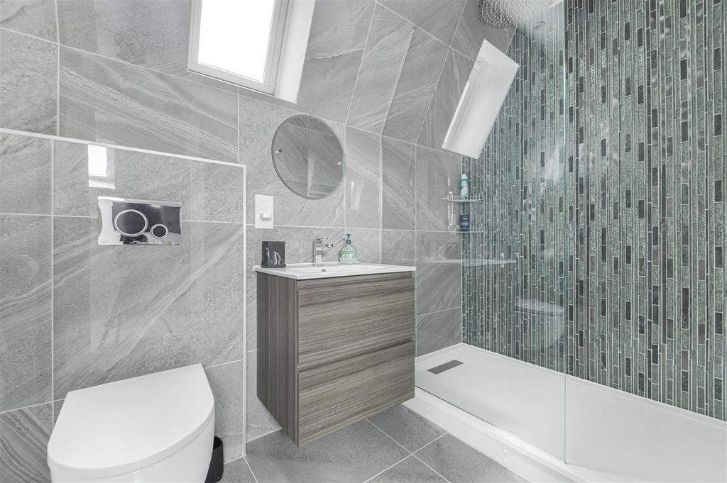 En suite shower room (3)