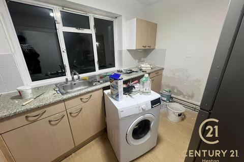 2 bedroom flat to rent, Bourne Avenue, HAYES UB3