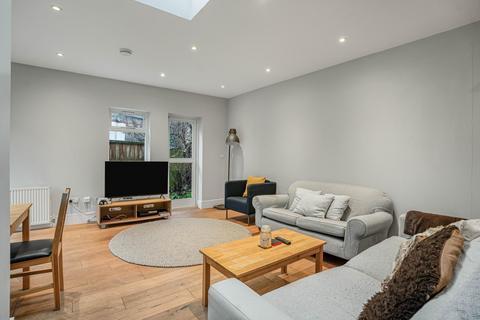 3 bedroom maisonette to rent, Dagnan Road, London, SW12